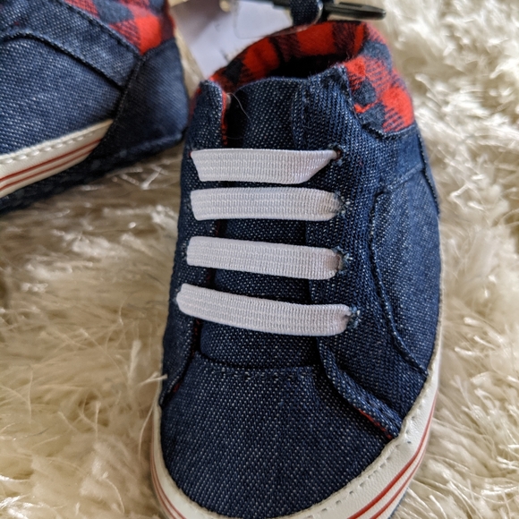 *SOLD* NWT Baby shoes sneakers - Picture 2 of 3